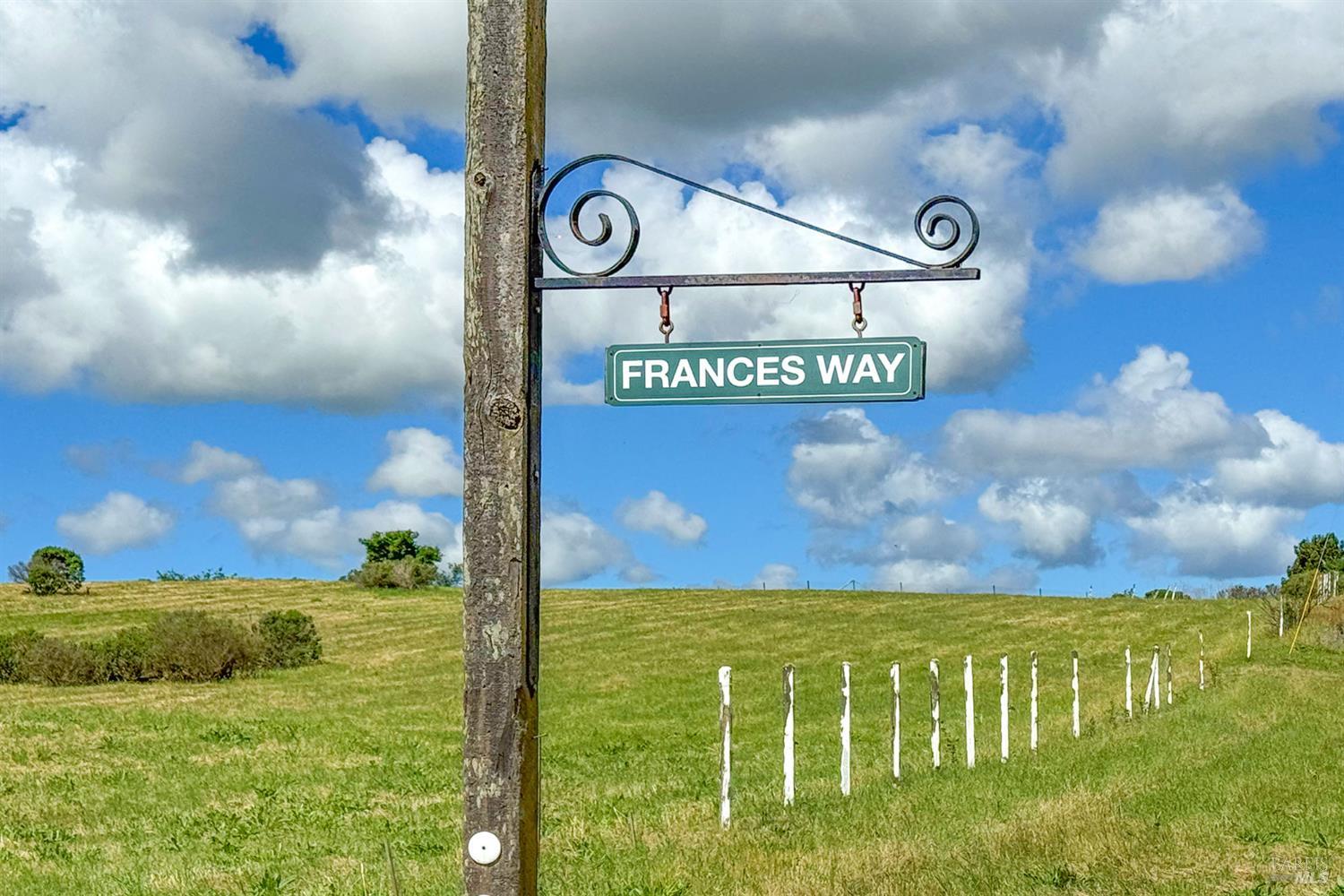 100 Frances Way photo 2