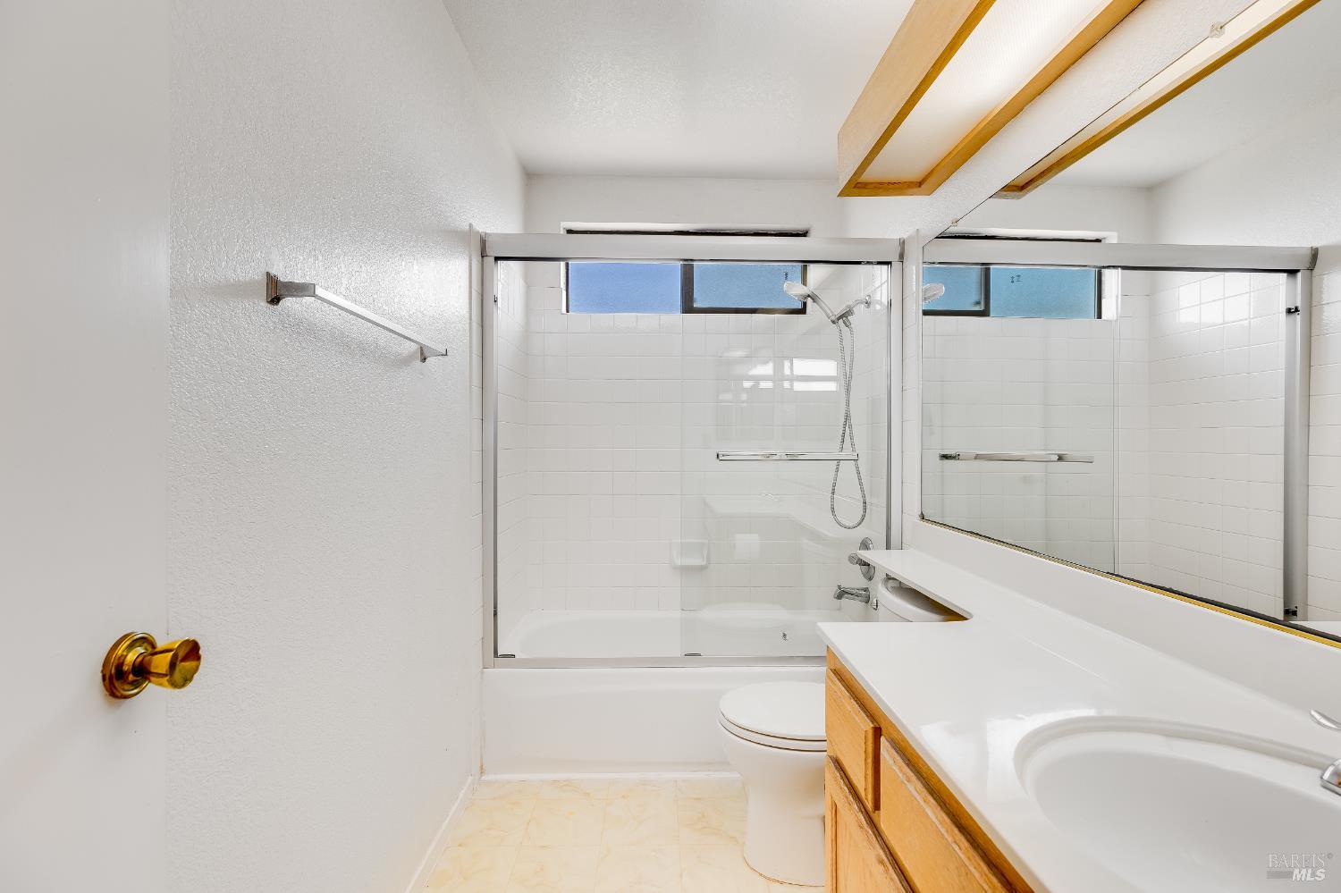 Detail Gallery Image 46 of 70 For 391 Valley Oak Ln, Vallejo,  CA 94591 - 4 Beds | 3 Baths