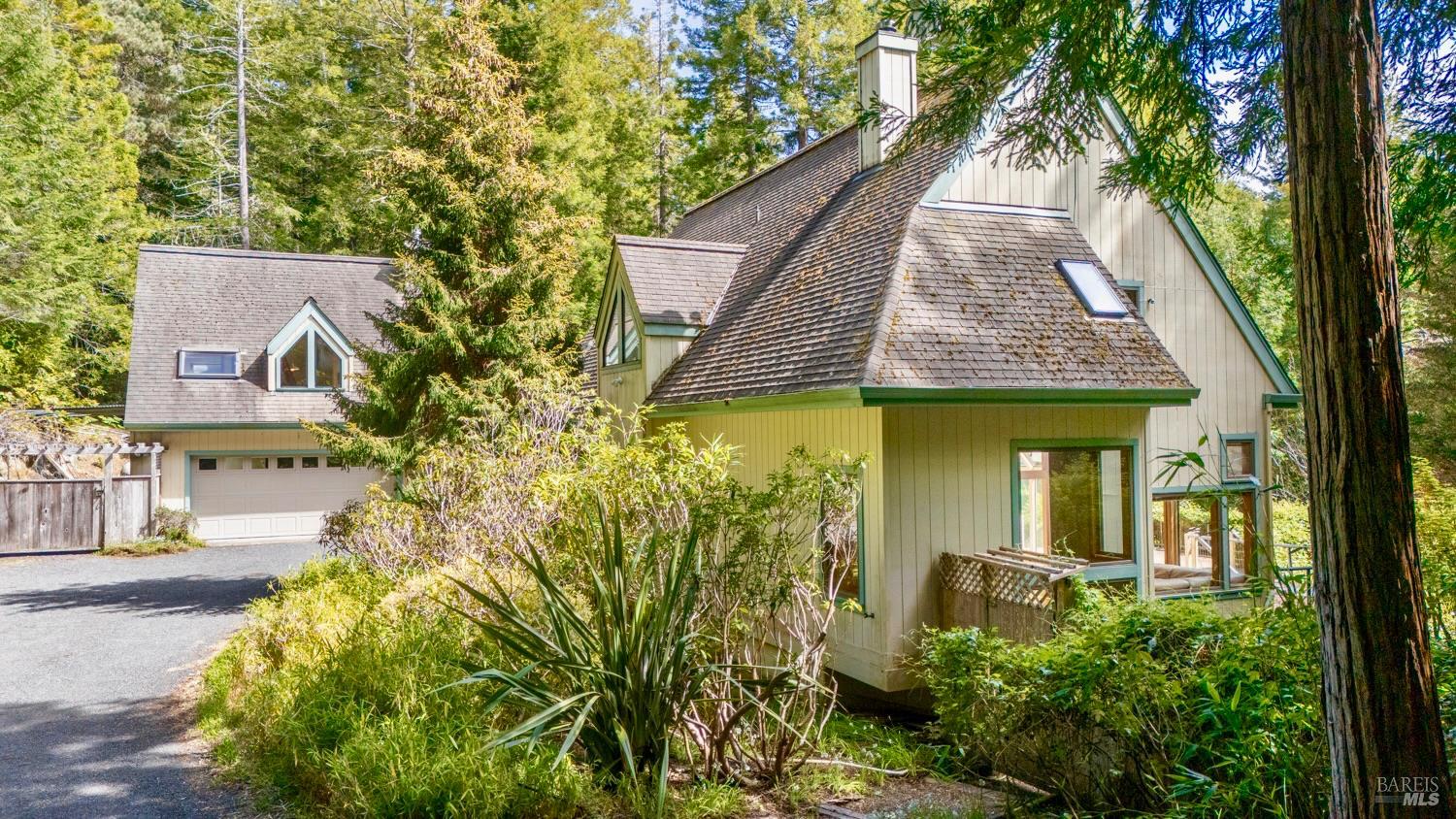 Detail Gallery Image 3 of 42 For 33100 Frog Pond Rd, Little River_1,  CA 95456 - 3 Beds | 3 Baths