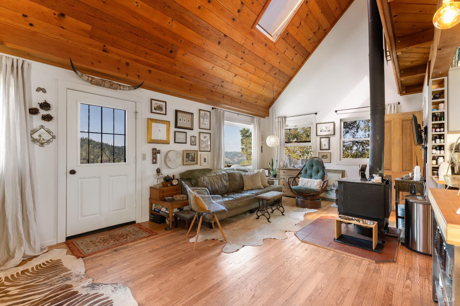 Detail Gallery Image 5 of 38 For 34010 Shimmins Ridge Rd, Willits,  CA 95490 - 4 Beds | 2 Baths