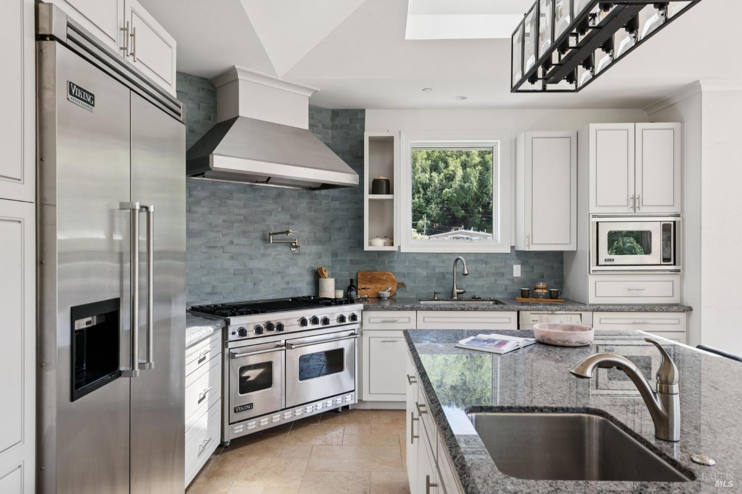 Detail Gallery Image 11 of 51 For 115 Piper Ln, Fairfax,  CA 94930 - 3 Beds | 2/1 Baths