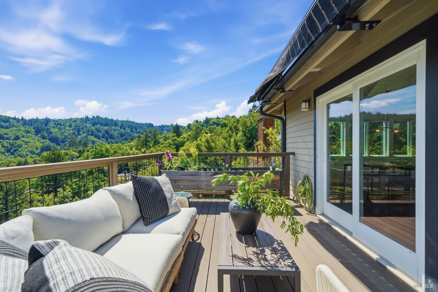 Detail Gallery Image 14 of 61 For 128 Madrone Rd, Fairfax,  CA 94930 - 4 Beds | 2 Baths