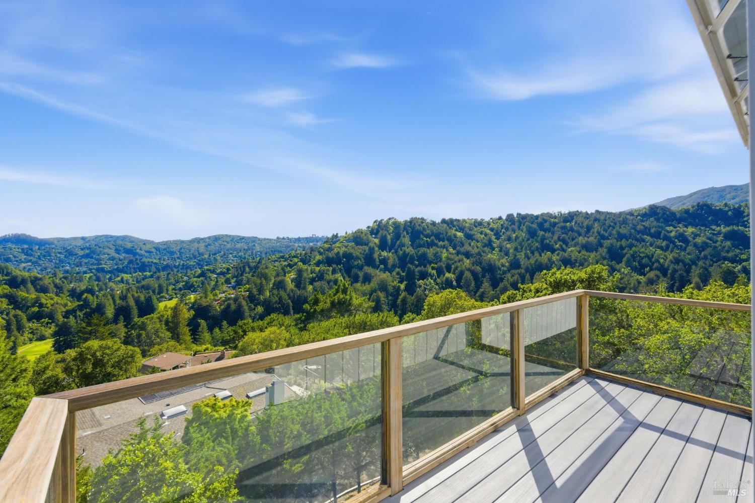 Detail Gallery Image 14 of 65 For 41 Magdalena Ct, Mill Valley,  CA 94941 - 5 Beds | 3/1 Baths