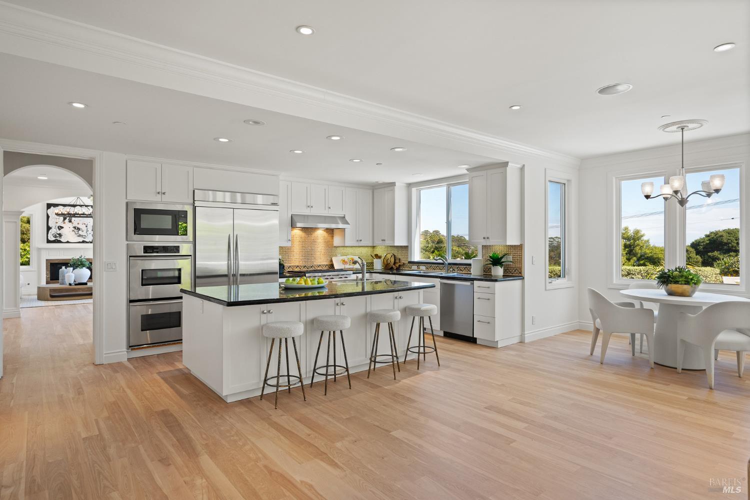 Detail Gallery Image 14 of 55 For 5 Warren Ct, Tiburon,  CA 94920 - 4 Beds | 4/1 Baths