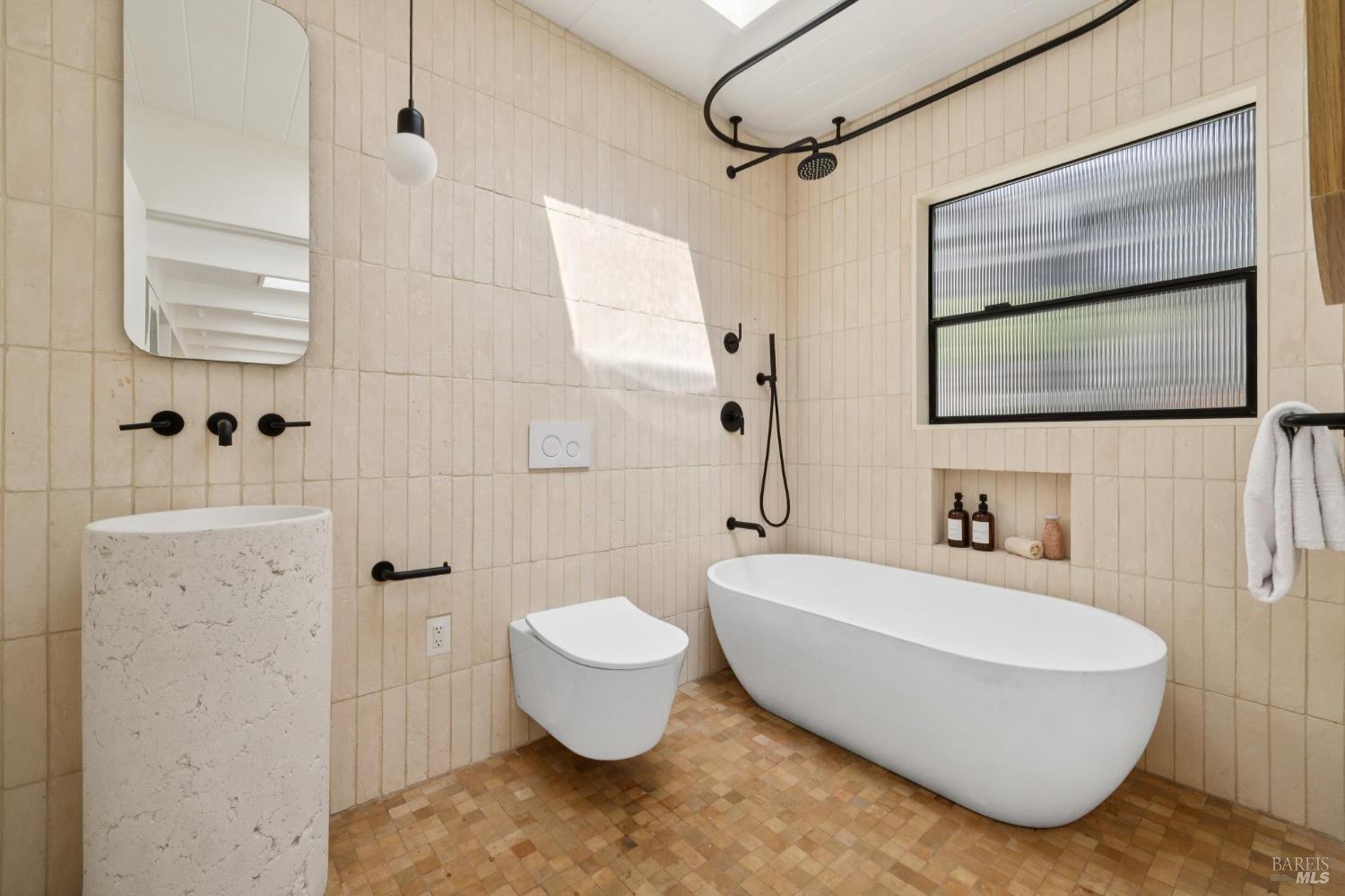 Detail Gallery Image 33 of 54 For 321 Pine Hill Rd, Mill Valley,  CA 94941 - 4 Beds | 3 Baths