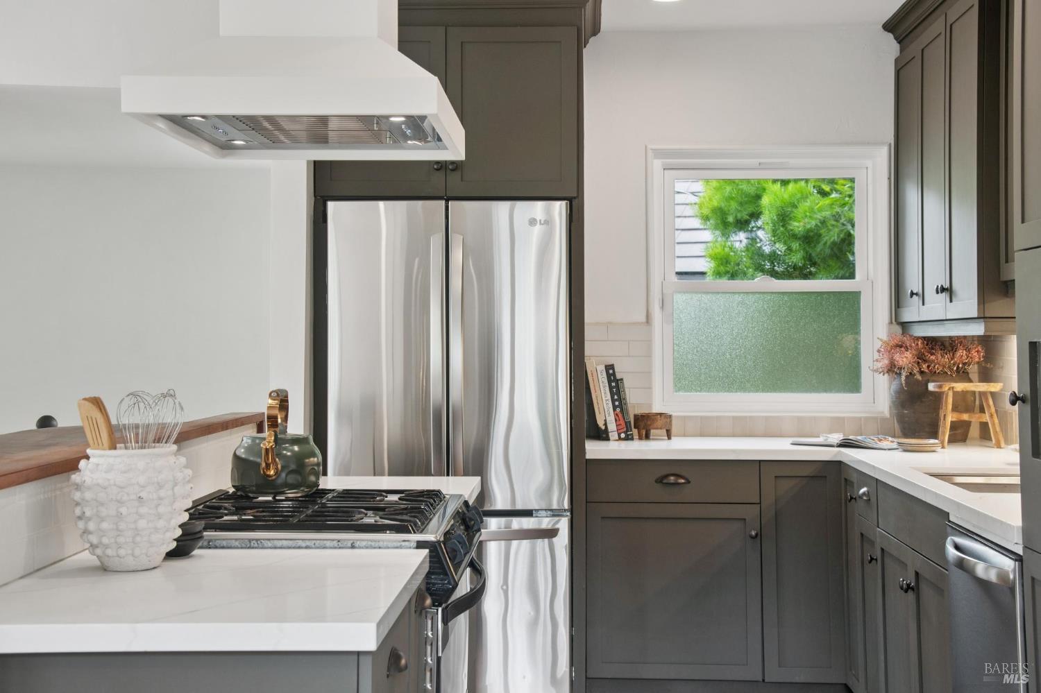 Detail Gallery Image 17 of 71 For 27 Sierra Ave, San Anselmo,  CA 94960 - 3 Beds | 2 Baths