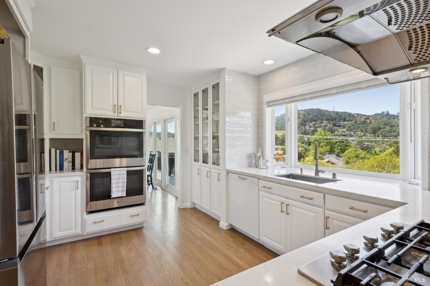 Detail Gallery Image 16 of 46 For 1380 Grand Ave, San Rafael,  CA 94901 - 4 Beds | 2/1 Baths