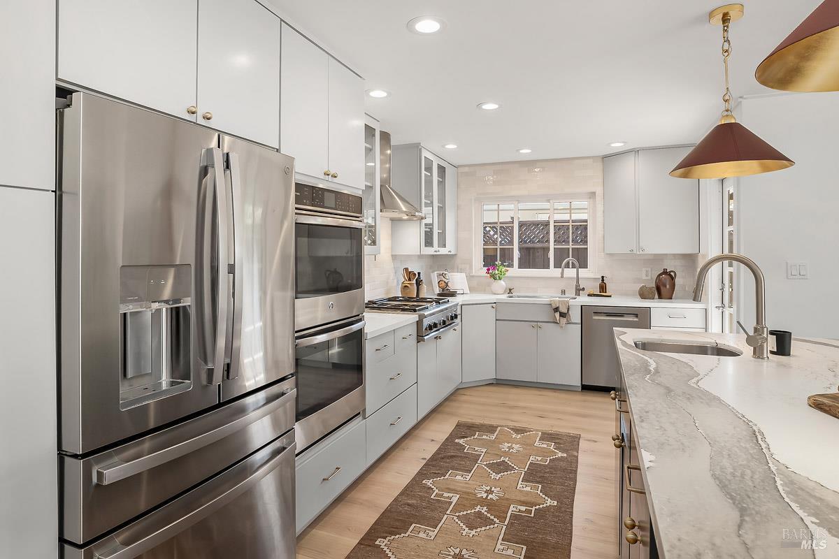 Detail Gallery Image 14 of 42 For 114 Golden Hind Psge, Corte Madera,  CA 94925 - 3 Beds | 2 Baths