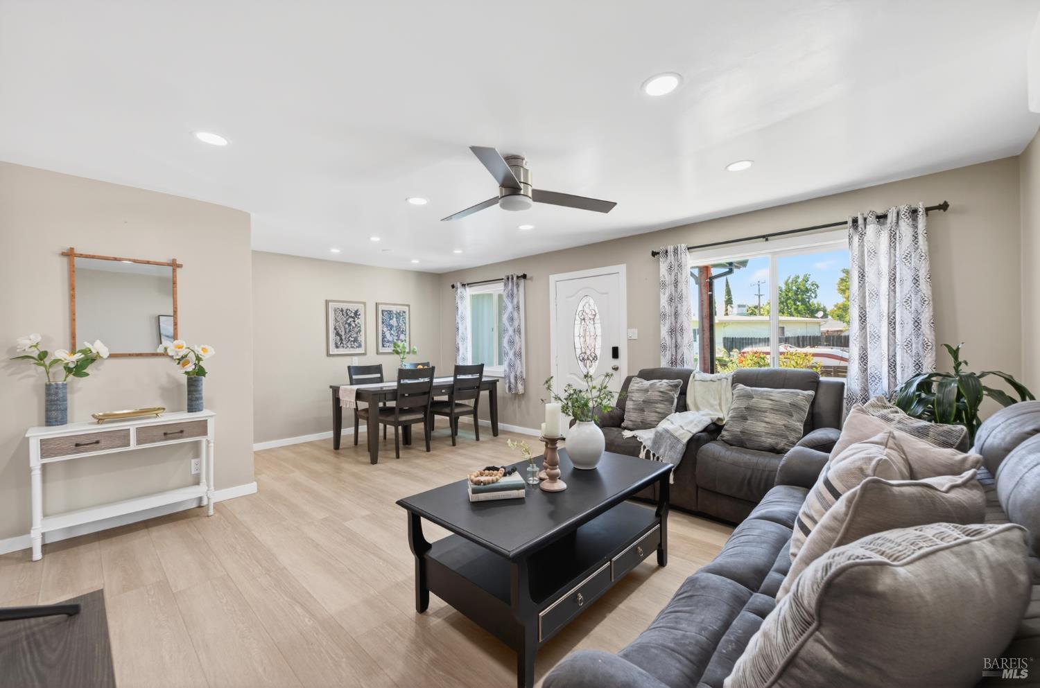 Detail Gallery Image 2 of 42 For 531 E Tennessee St, Fairfield,  CA 94533 - 3 Beds | 2 Baths