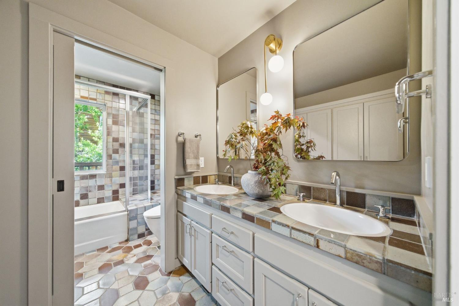 Detail Gallery Image 31 of 61 For 128 Madrone Rd, Fairfax,  CA 94930 - 4 Beds | 2 Baths