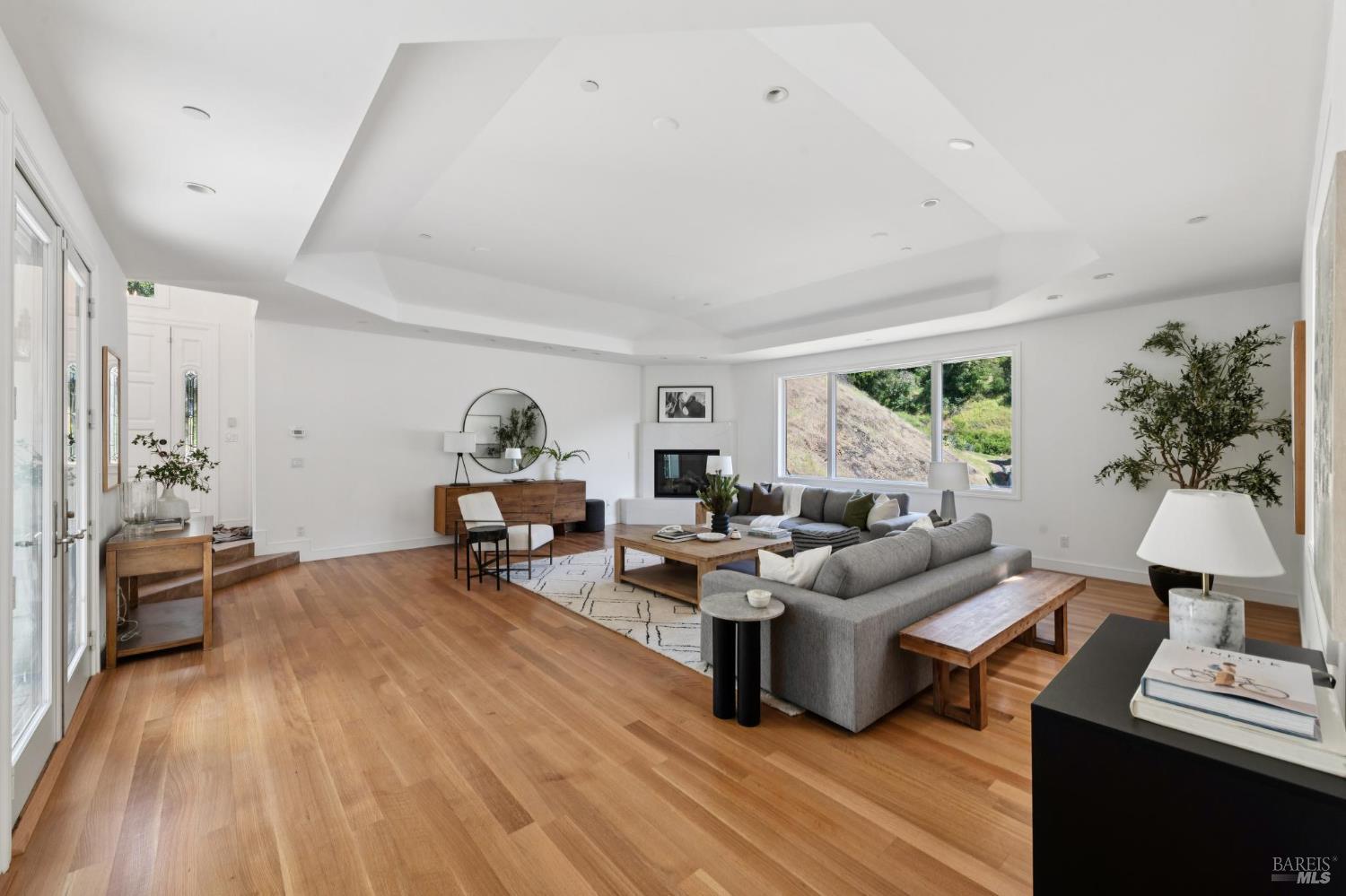 Detail Gallery Image 4 of 51 For 115 Piper Ln, Fairfax,  CA 94930 - 3 Beds | 2/1 Baths