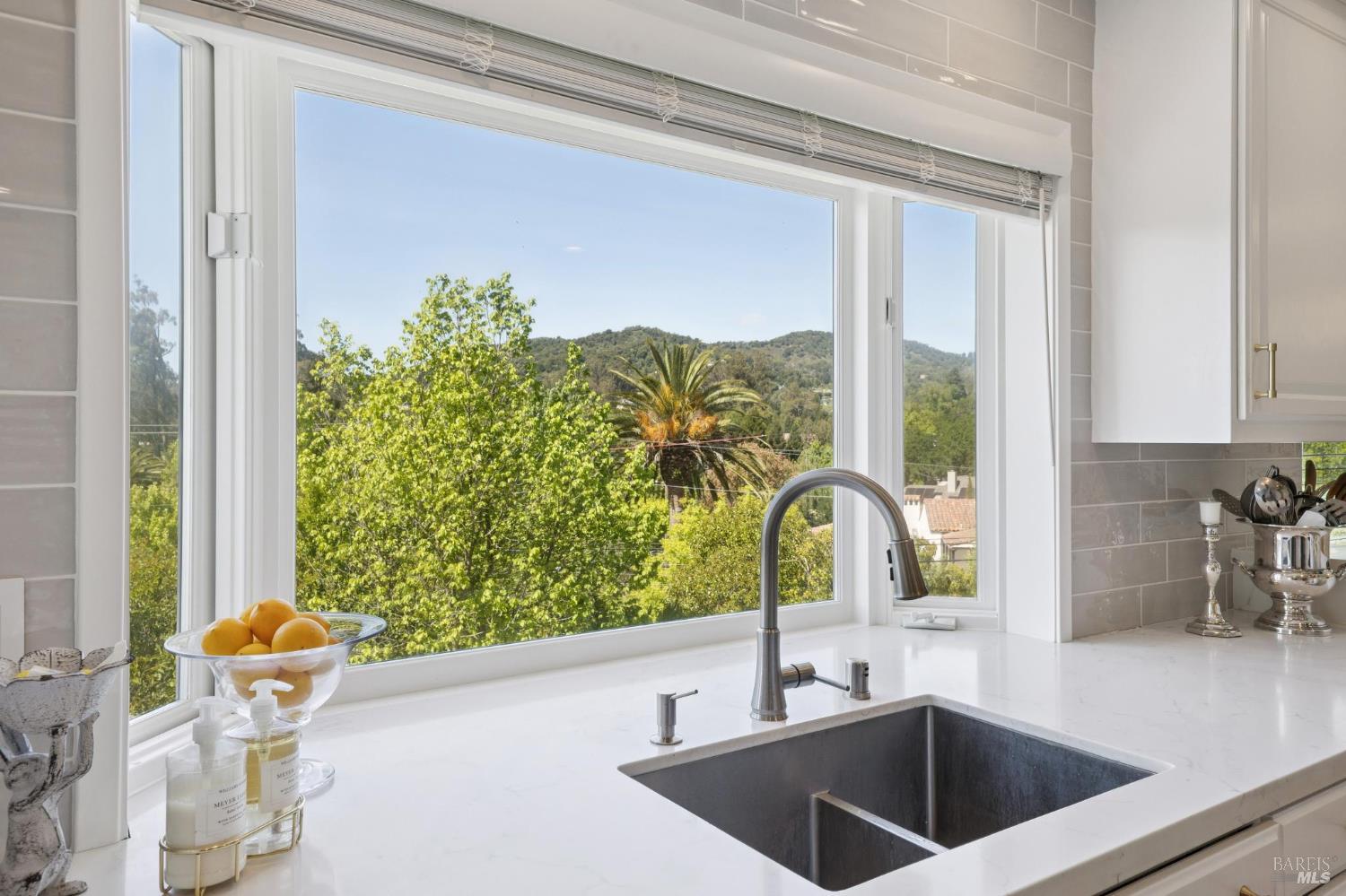 Detail Gallery Image 15 of 46 For 1380 Grand Ave, San Rafael,  CA 94901 - 4 Beds | 2/1 Baths