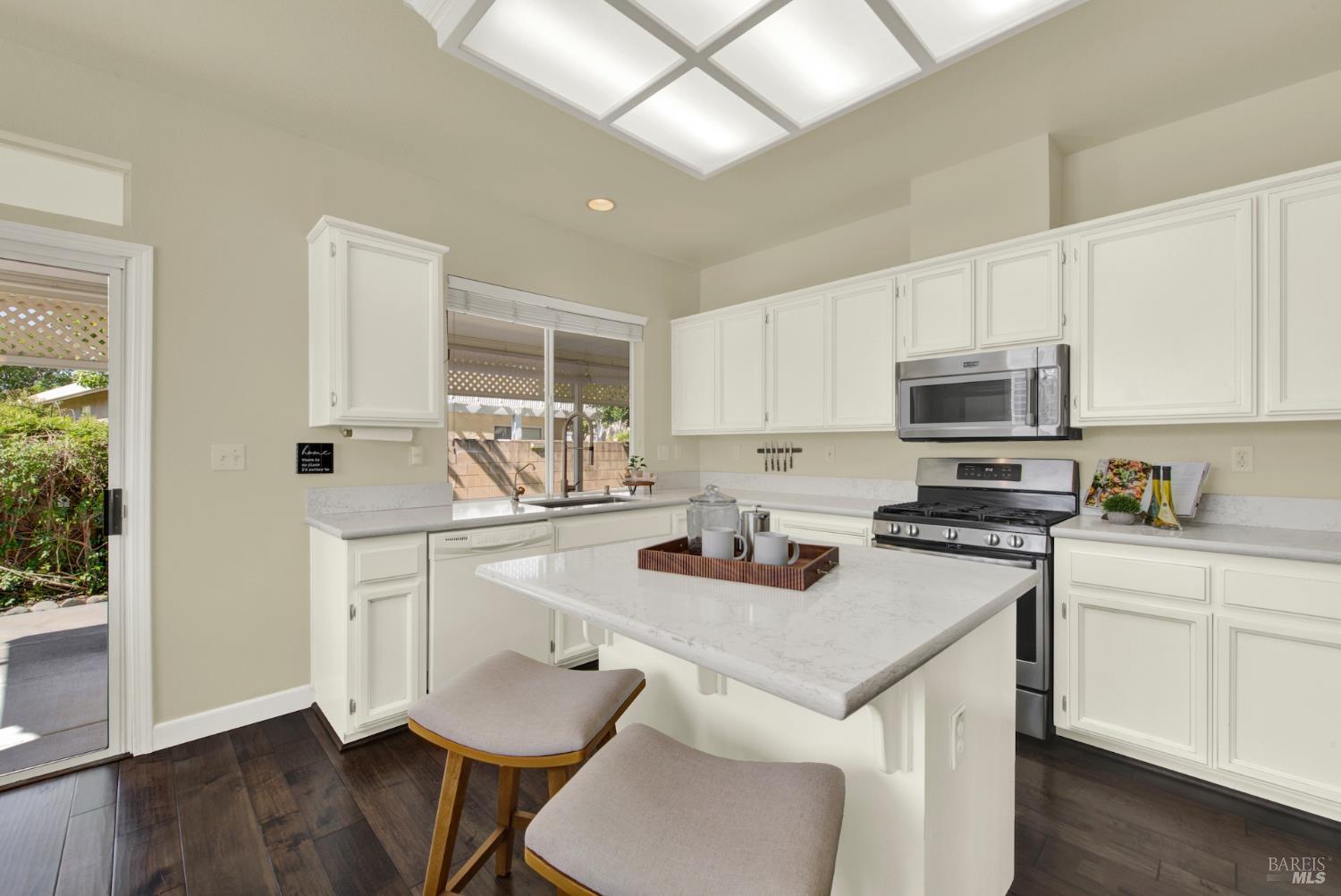 Detail Gallery Image 18 of 72 For 367 Bartlett Ln, Vacaville,  CA 95687 - 3 Beds | 2 Baths