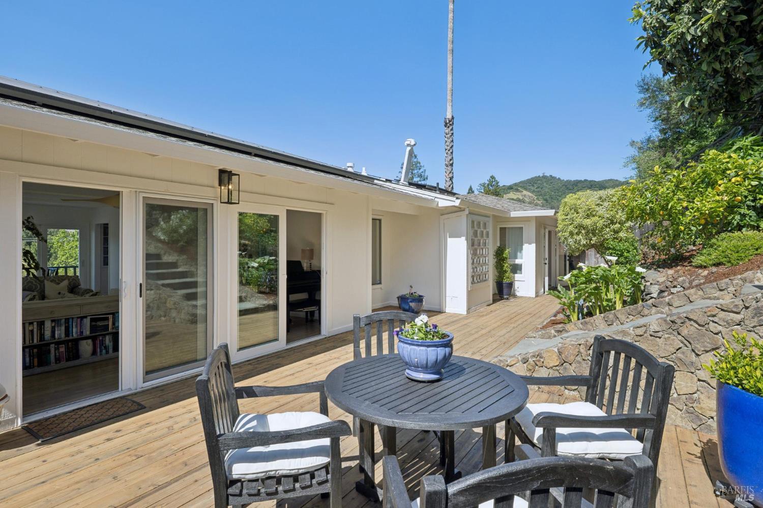 Detail Gallery Image 43 of 46 For 1380 Grand Ave, San Rafael,  CA 94901 - 4 Beds | 2/1 Baths