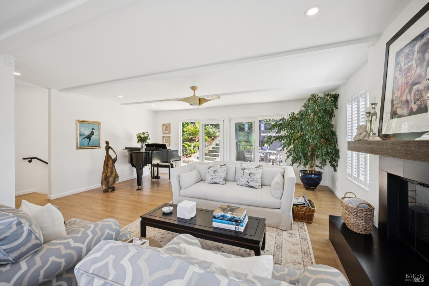 Detail Gallery Image 6 of 46 For 1380 Grand Ave, San Rafael,  CA 94901 - 4 Beds | 2/1 Baths