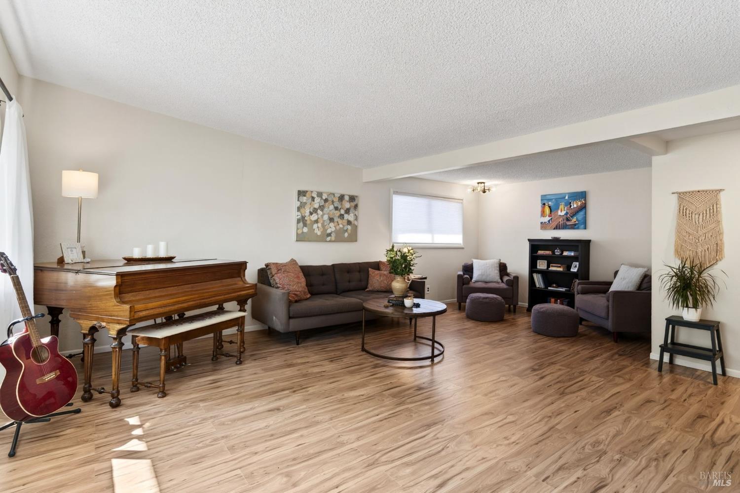 Detail Gallery Image 7 of 26 For 1898 Elm St, Ukiah,  CA 95482 - 2 Beds | 2 Baths