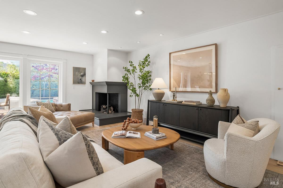 Detail Gallery Image 8 of 42 For 114 Golden Hind Psge, Corte Madera,  CA 94925 - 3 Beds | 2 Baths