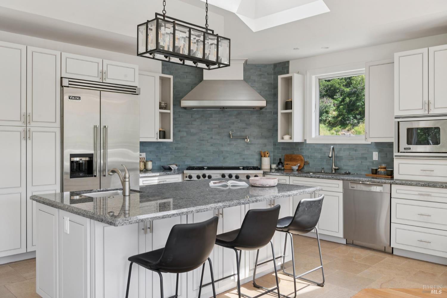 Detail Gallery Image 9 of 51 For 115 Piper Ln, Fairfax,  CA 94930 - 3 Beds | 2/1 Baths