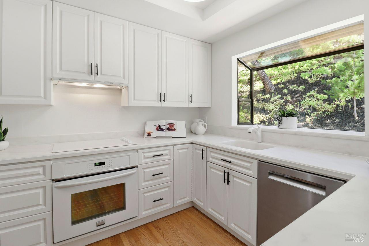 Detail Gallery Image 7 of 22 For 10 Sonora Way, Corte Madera,  CA 94925 - 4 Beds | 2 Baths