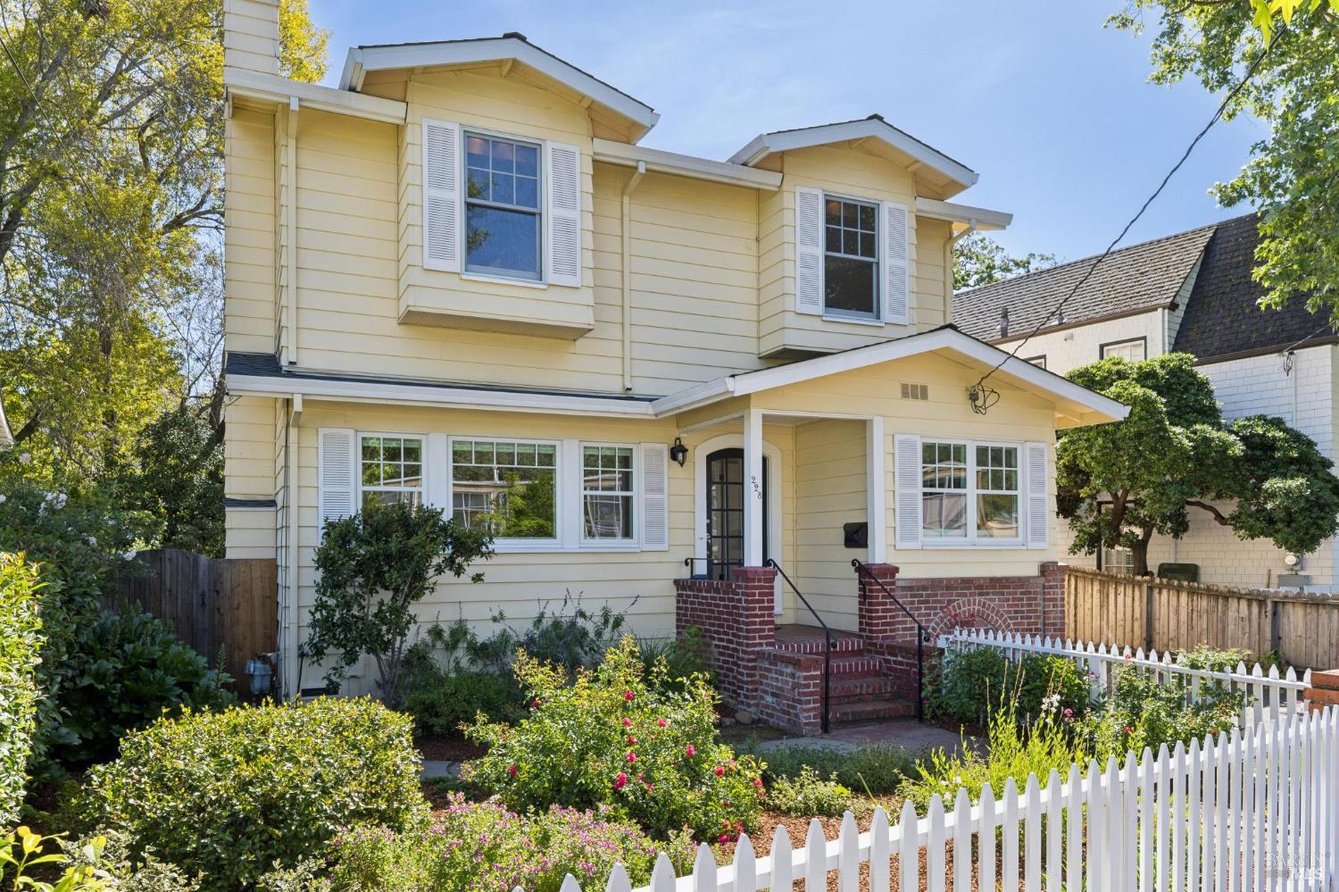 Detail Gallery Image 5 of 47 For 228 Saunders Ave, San Anselmo,  CA 94960 - 3 Beds | 2 Baths