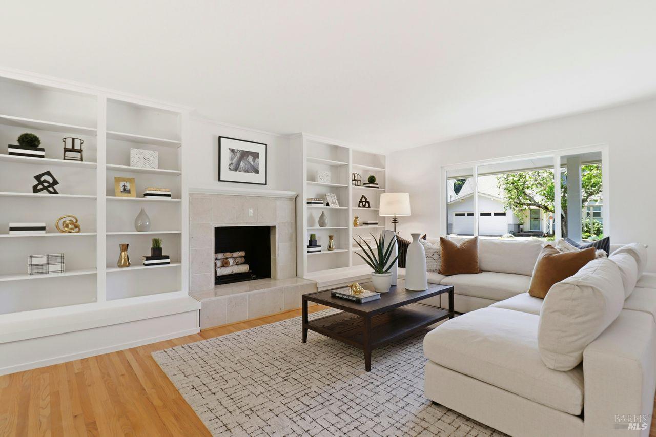 Detail Gallery Image 2 of 22 For 10 Sonora Way, Corte Madera,  CA 94925 - 4 Beds | 2 Baths