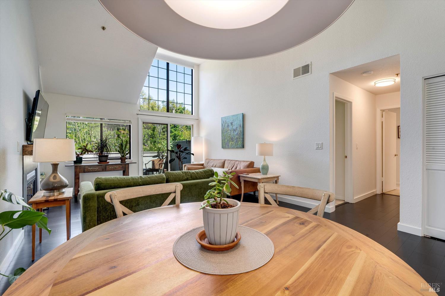 Detail Gallery Image 7 of 36 For 146 Sandpiper Ct, Novato,  CA 94949 - 2 Beds | 2 Baths