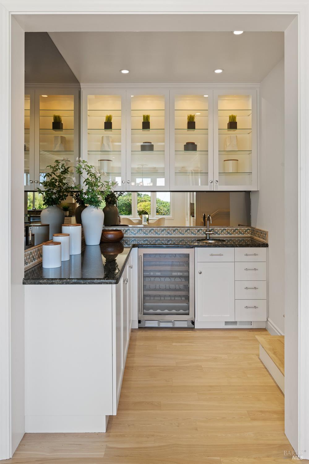 Detail Gallery Image 13 of 55 For 5 Warren Ct, Tiburon,  CA 94920 - 4 Beds | 4/1 Baths