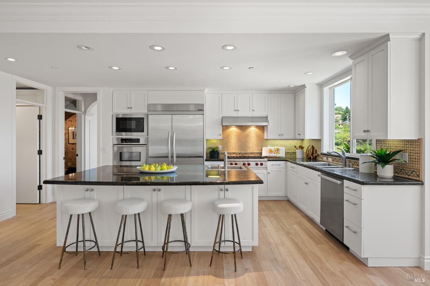 Detail Gallery Image 16 of 55 For 5 Warren Ct, Tiburon,  CA 94920 - 4 Beds | 4/1 Baths