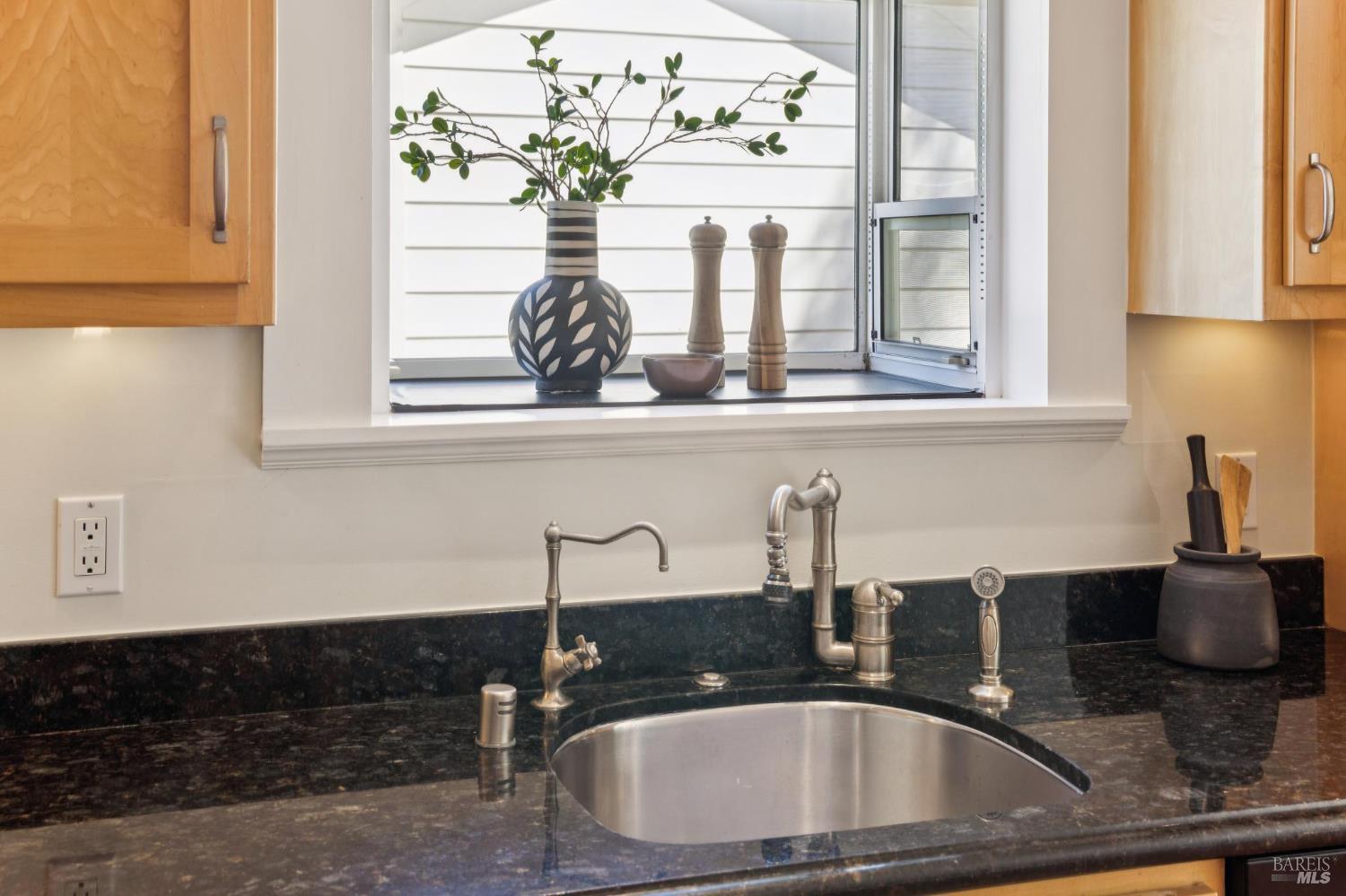 Detail Gallery Image 13 of 47 For 228 Saunders Ave, San Anselmo,  CA 94960 - 3 Beds | 2 Baths