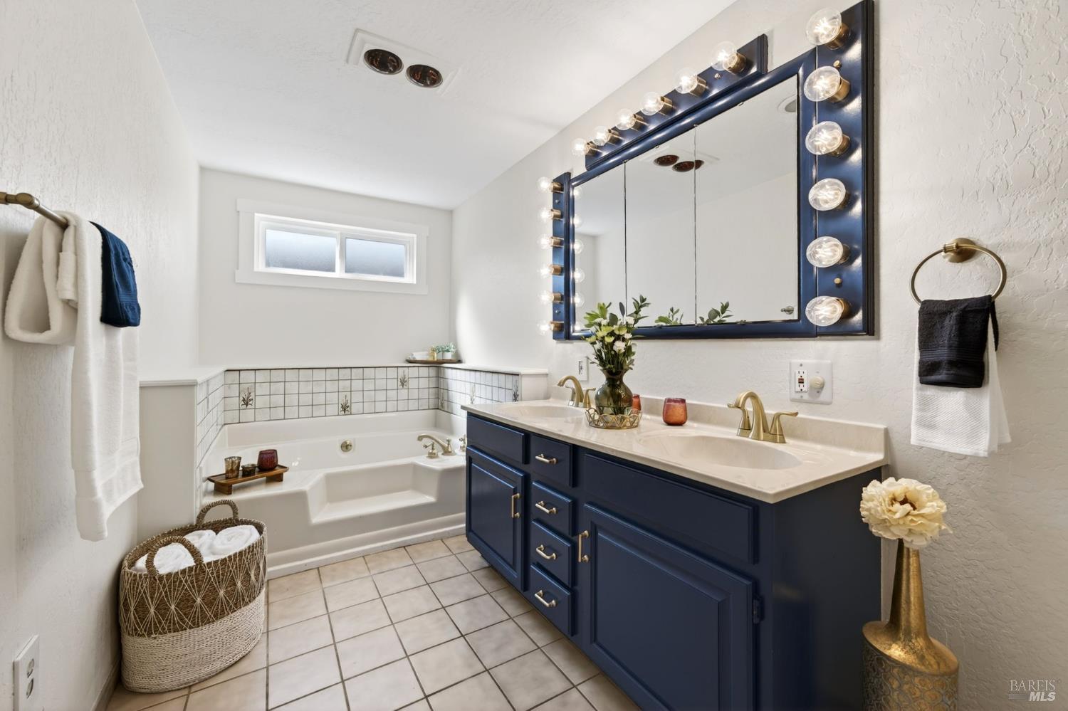 Detail Gallery Image 17 of 26 For 1898 Elm St, Ukiah,  CA 95482 - 2 Beds | 2 Baths