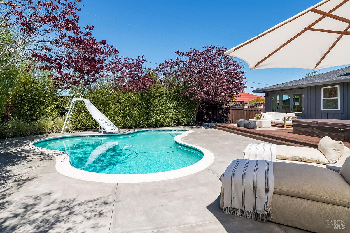 Detail Gallery Image 25 of 42 For 114 Golden Hind Psge, Corte Madera,  CA 94925 - 3 Beds | 2 Baths