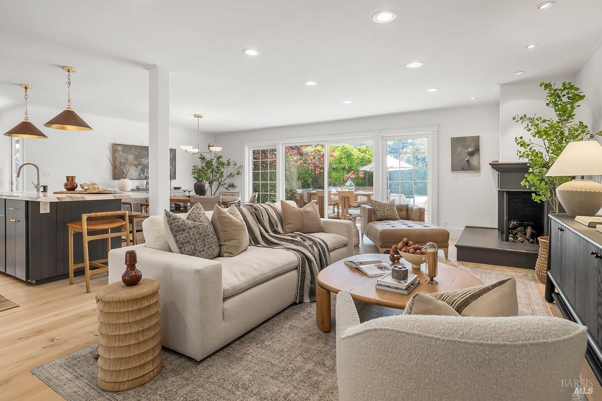 Detail Gallery Image 4 of 42 For 114 Golden Hind Psge, Corte Madera,  CA 94925 - 3 Beds | 2 Baths