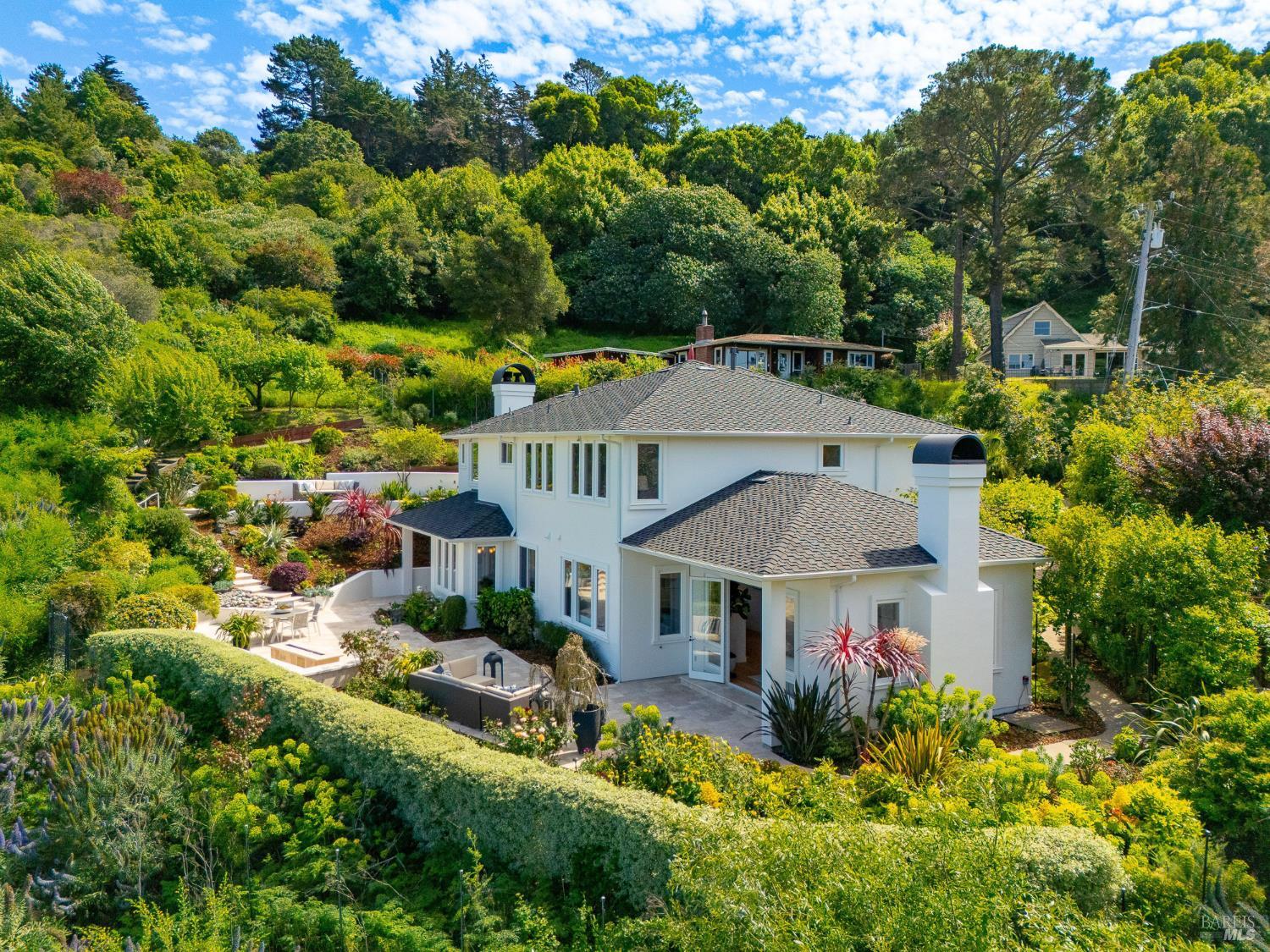 Detail Gallery Image 2 of 55 For 5 Warren Ct, Tiburon,  CA 94920 - 4 Beds | 4/1 Baths