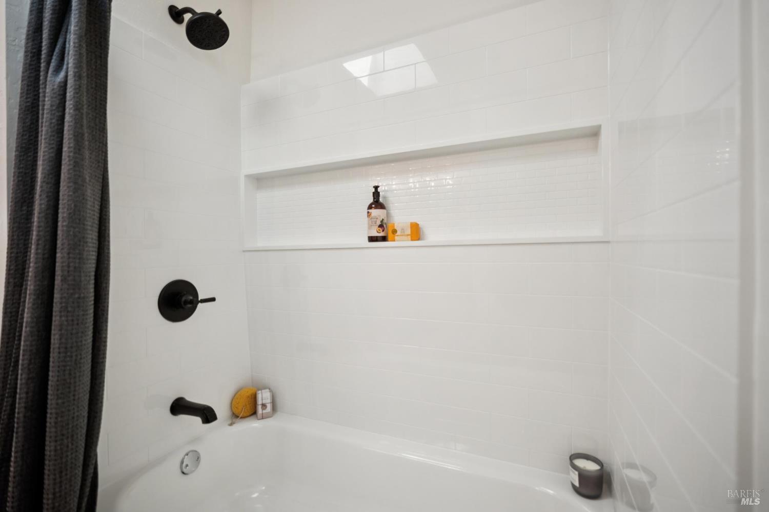 Detail Gallery Image 6 of 11 For 1542 Center Rd #96,  Novato,  CA 94947 - 2 Beds | 1/1 Baths