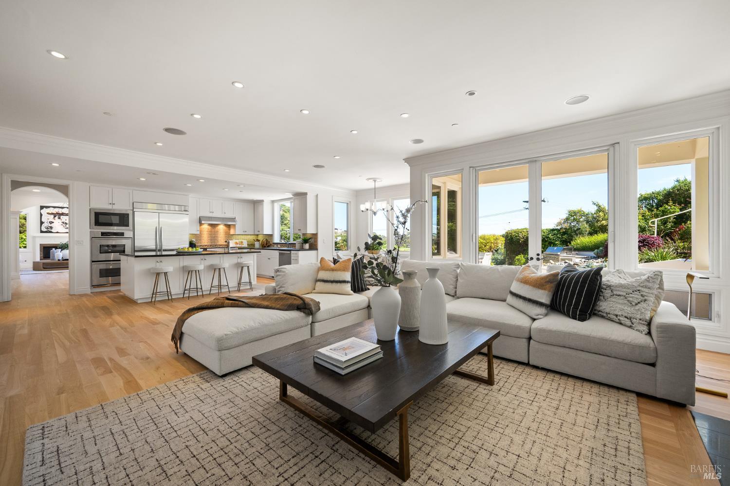 Detail Gallery Image 19 of 55 For 5 Warren Ct, Tiburon,  CA 94920 - 4 Beds | 4/1 Baths