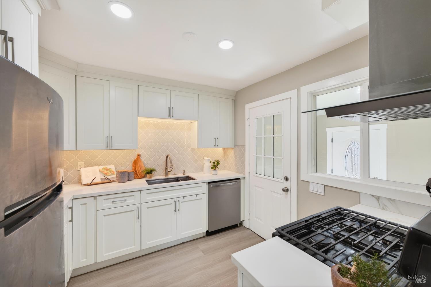 Detail Gallery Image 4 of 42 For 531 E Tennessee St, Fairfield,  CA 94533 - 3 Beds | 2 Baths