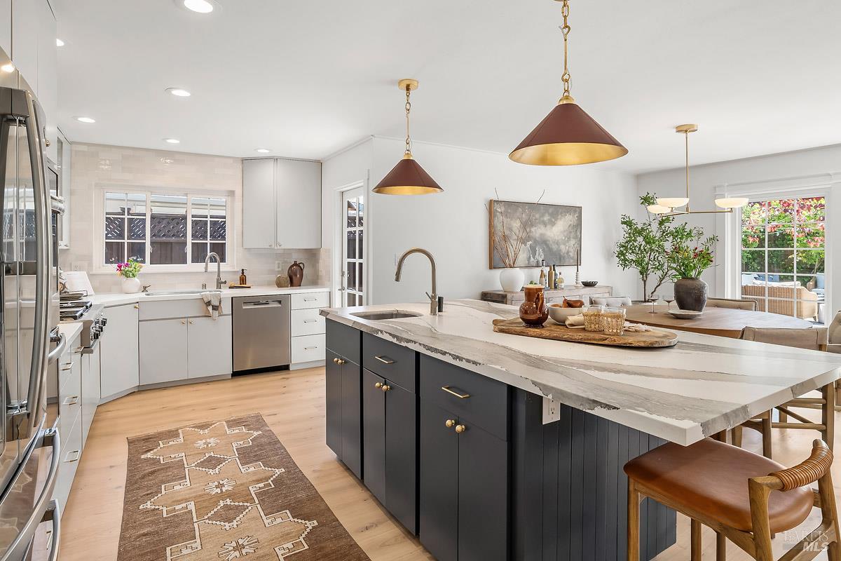 Detail Gallery Image 12 of 42 For 114 Golden Hind Psge, Corte Madera,  CA 94925 - 3 Beds | 2 Baths