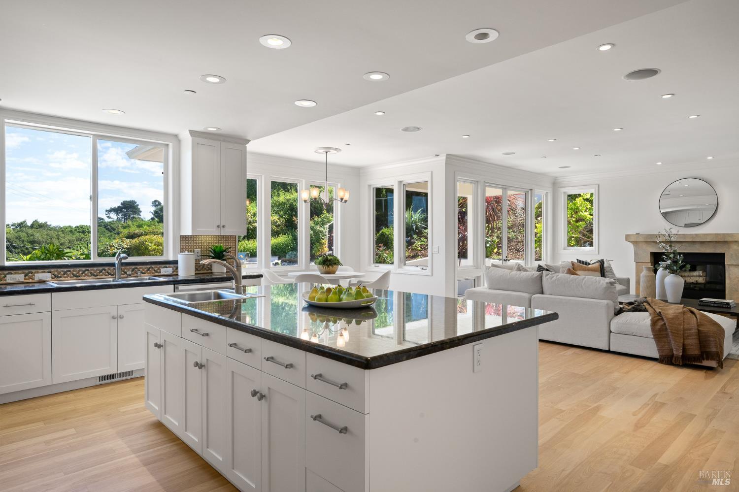 Detail Gallery Image 15 of 55 For 5 Warren Ct, Tiburon,  CA 94920 - 4 Beds | 4/1 Baths