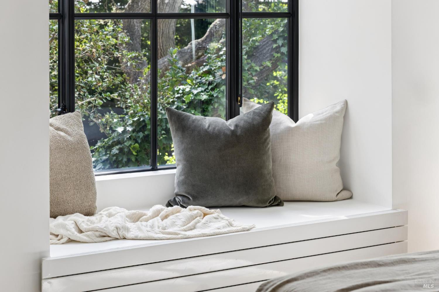 Detail Gallery Image 18 of 54 For 321 Pine Hill Rd, Mill Valley,  CA 94941 - 4 Beds | 3 Baths