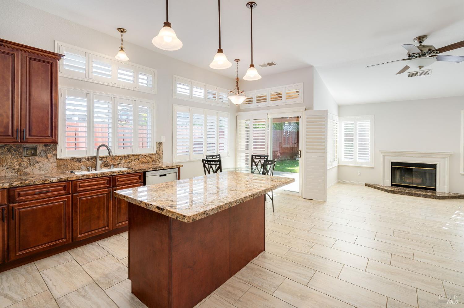 Detail Gallery Image 12 of 53 For 1453 Limewood Ct, Fairfield,  CA 94534 - 3 Beds | 2 Baths