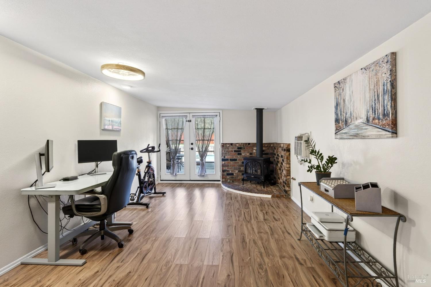 Detail Gallery Image 10 of 26 For 1898 Elm St, Ukiah,  CA 95482 - 2 Beds | 2 Baths