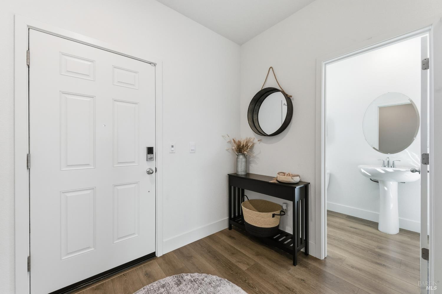 208 Frontier Street photo 3