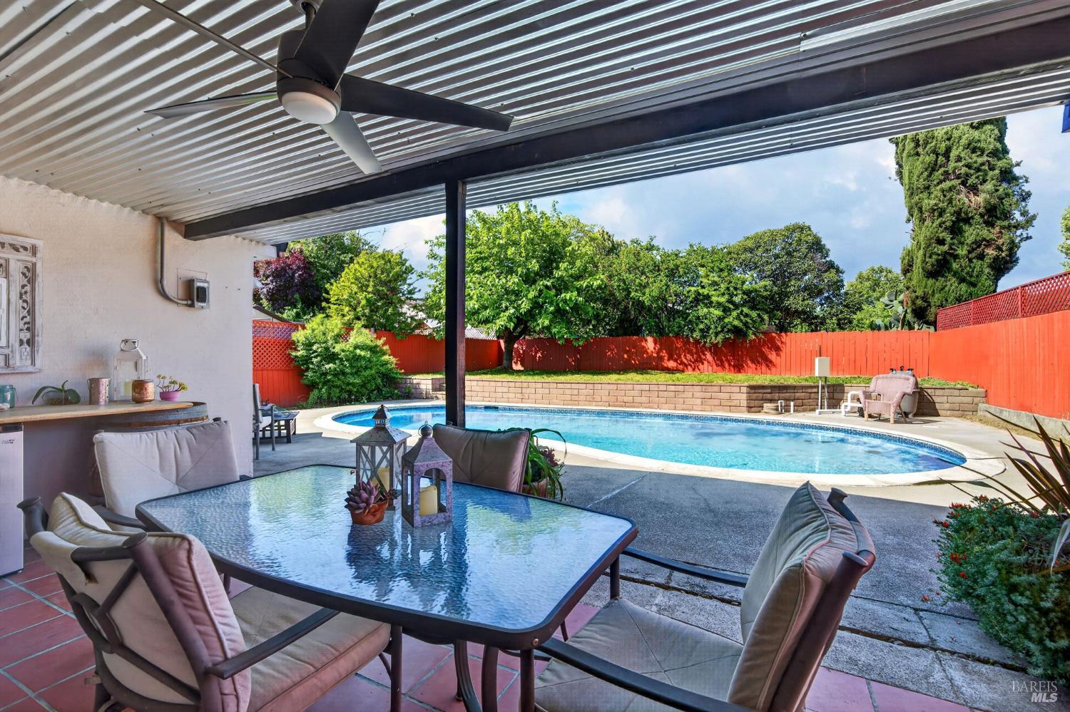 Detail Gallery Image 18 of 26 For 1898 Elm St, Ukiah,  CA 95482 - 2 Beds | 2 Baths