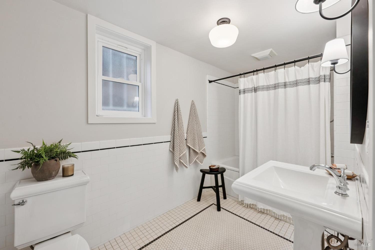 Detail Gallery Image 34 of 71 For 27 Sierra Ave, San Anselmo,  CA 94960 - 3 Beds | 2 Baths