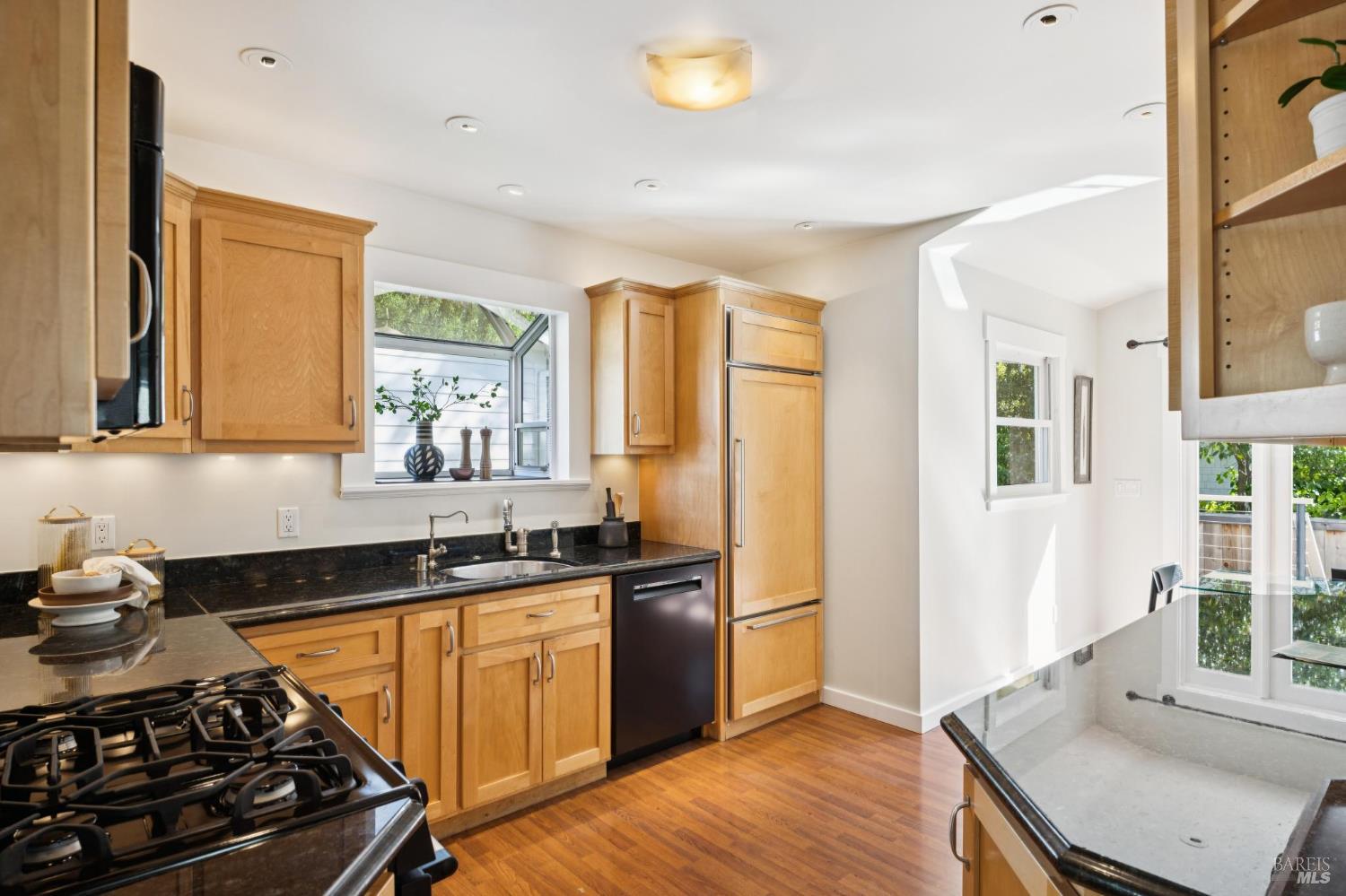 Detail Gallery Image 10 of 47 For 228 Saunders Ave, San Anselmo,  CA 94960 - 3 Beds | 2 Baths