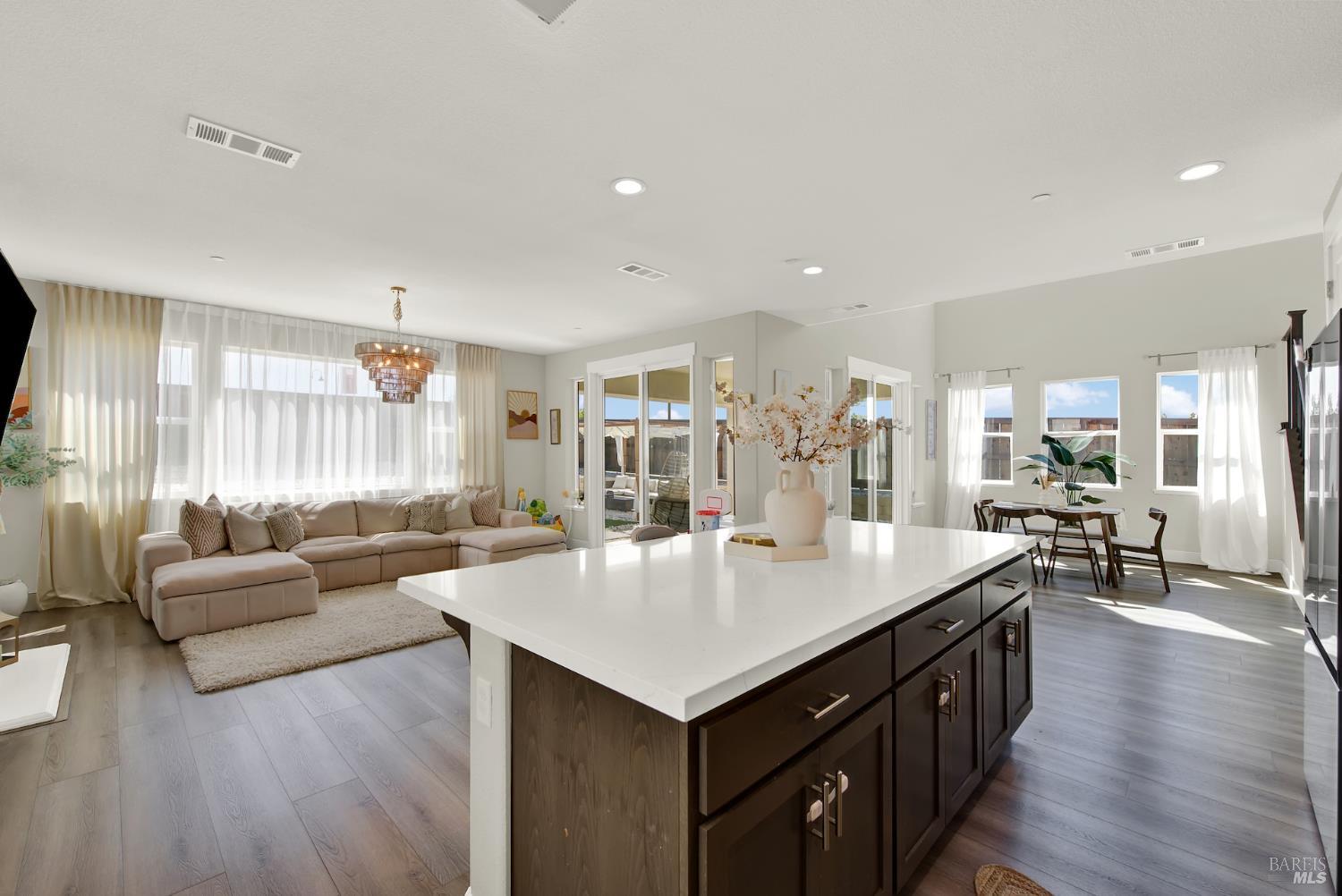 Detail Gallery Image 14 of 58 For 1501 Nightfall Ln, Fairfield,  CA 94533 - 4 Beds | 3 Baths