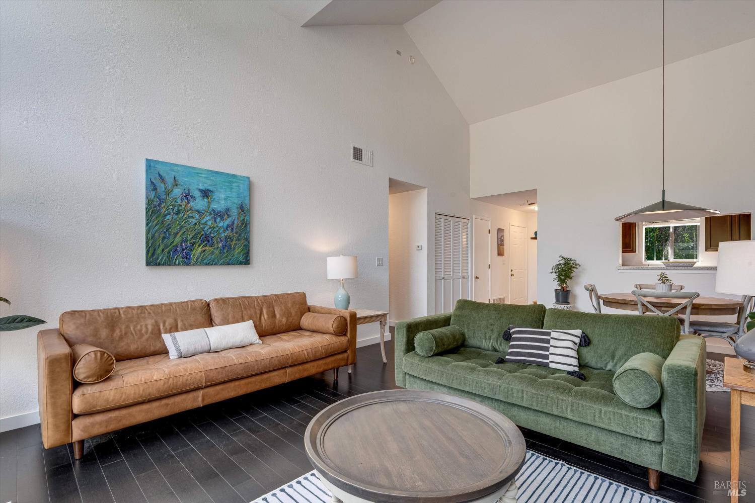 Detail Gallery Image 5 of 36 For 146 Sandpiper Ct, Novato,  CA 94949 - 2 Beds | 2 Baths