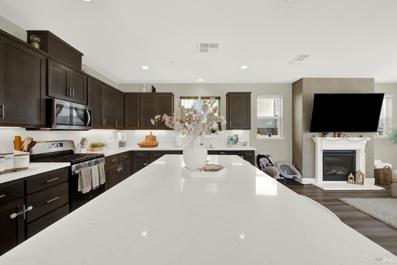 Detail Gallery Image 17 of 58 For 1501 Nightfall Ln, Fairfield,  CA 94533 - 4 Beds | 3 Baths