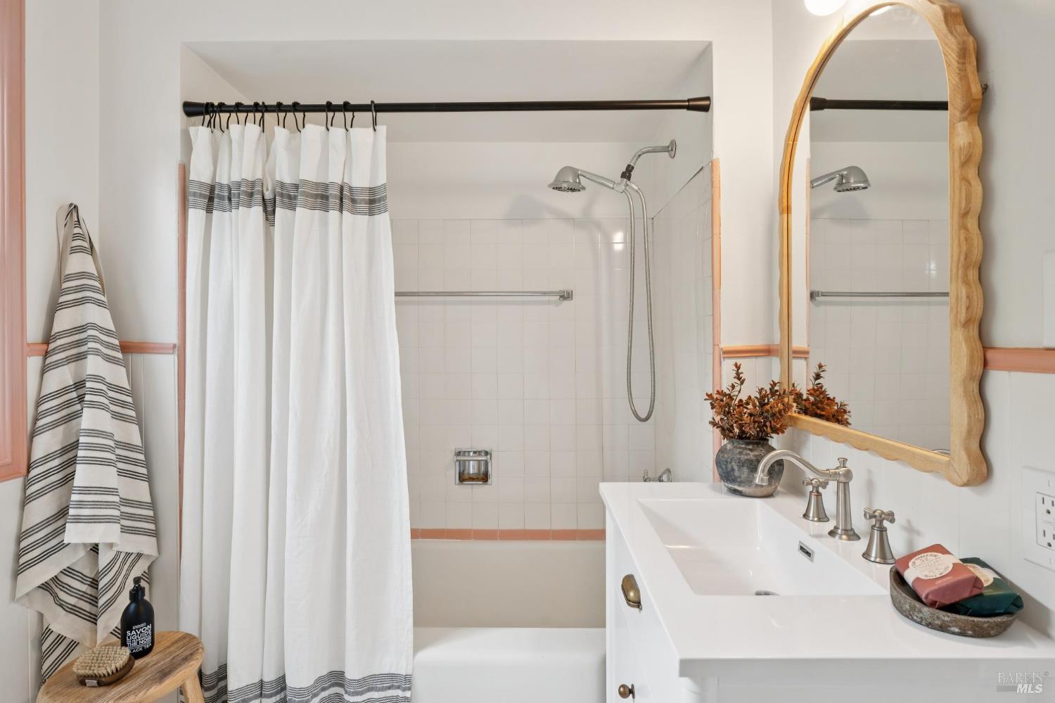 Detail Gallery Image 24 of 71 For 27 Sierra Ave, San Anselmo,  CA 94960 - 3 Beds | 2 Baths