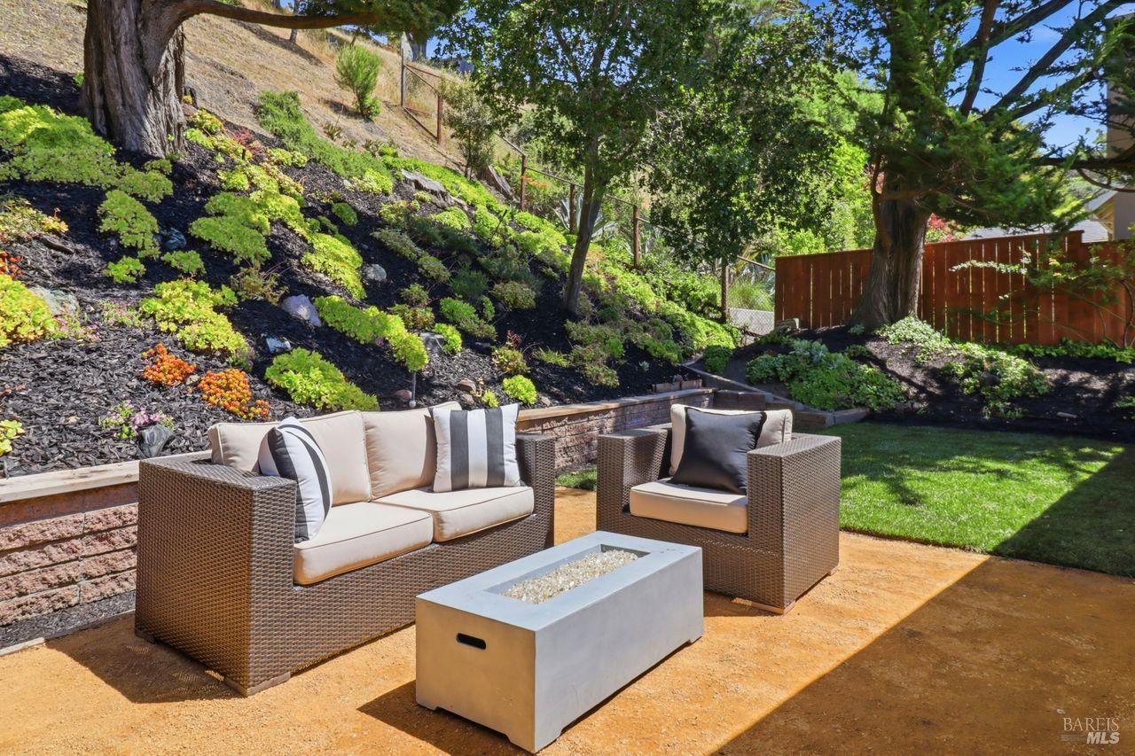 Detail Gallery Image 18 of 22 For 10 Sonora Way, Corte Madera,  CA 94925 - 4 Beds | 2 Baths